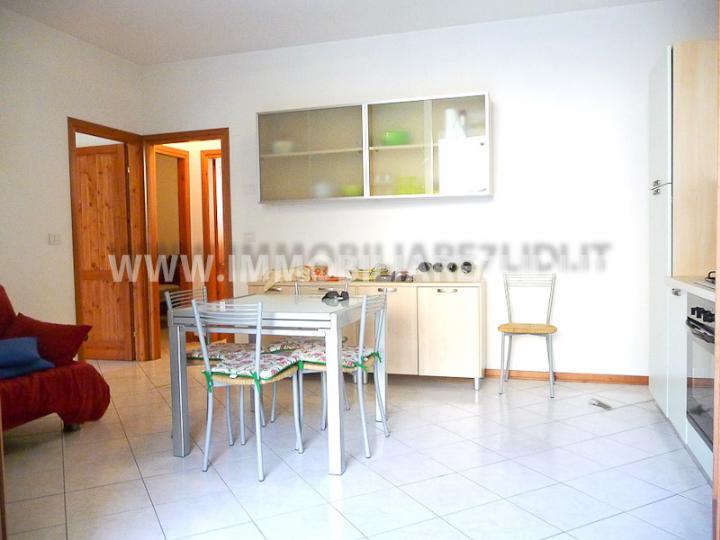 soggiorno con angolo cottura (2)