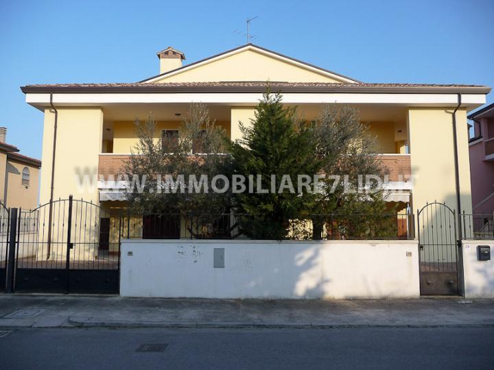 esterno della villetta (2)