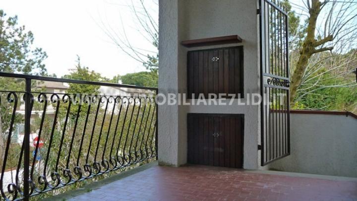 ampio balcone con barbecue (2)