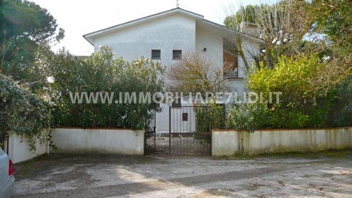 villetta esternamente (2)