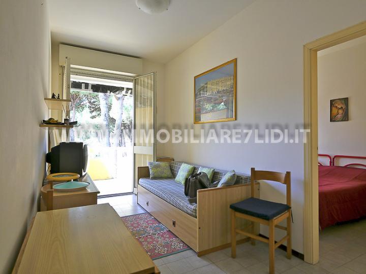 soggiorno con angolo cottura