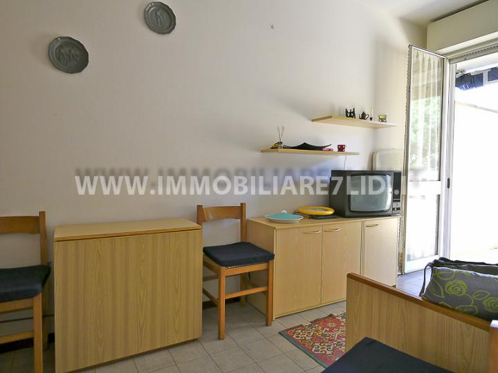 soggiorno con angolo cottura (2)