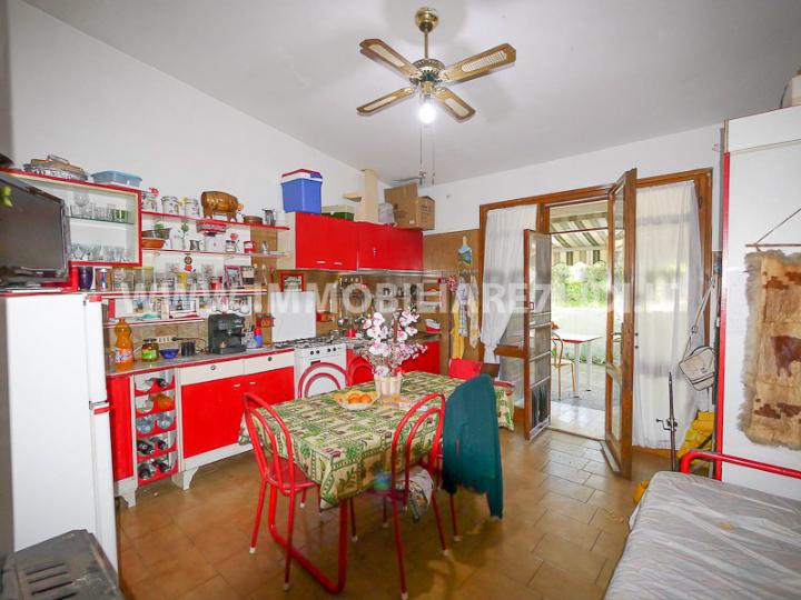 soggiorno con angolo cottura (2)