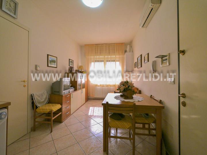 soggiorno con angolo cottura (2)