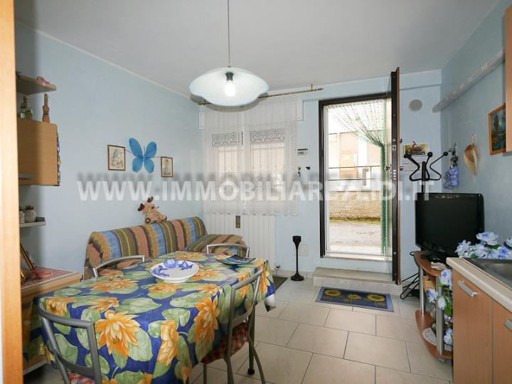 soggiorno con angolo cottura