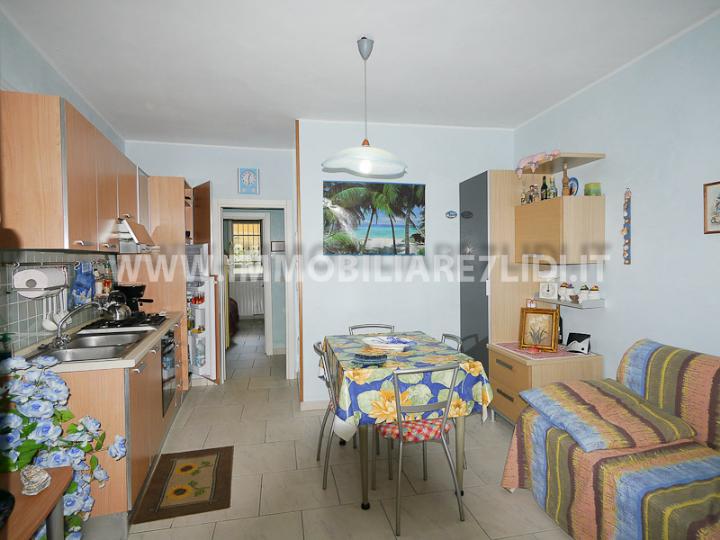 soggiorno con angolo cottura (2)