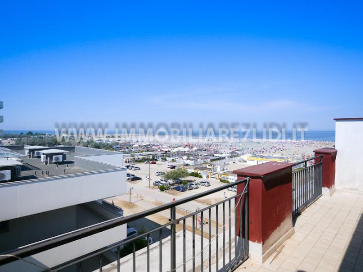 ampio balcone direttamente sul mare (2)