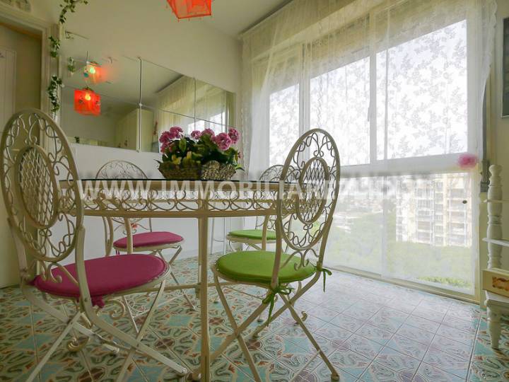 soggiorno con angolo cottura