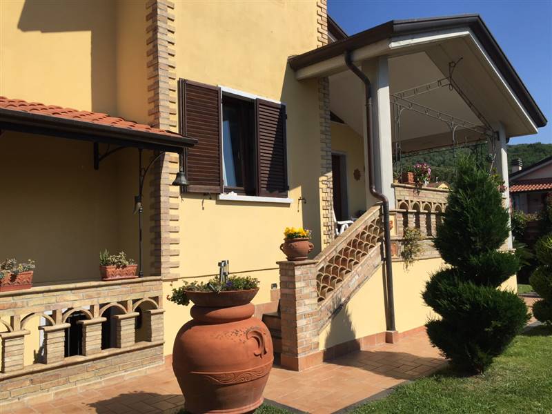 Casa singola in ottime condizioni in zona Isola a Ortonovo