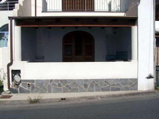 facciata con terrazza