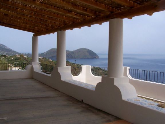 terrazza con vista su Lipari