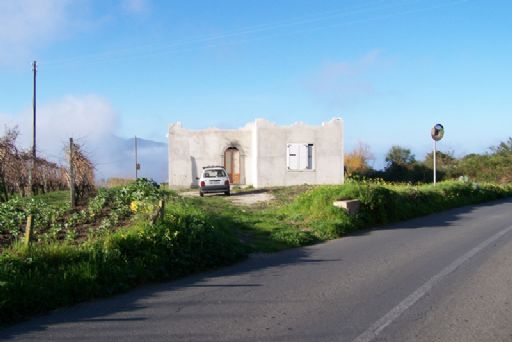 prospetto con strada pubblica