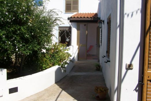 ingresso con giardino