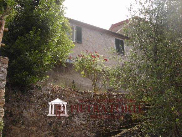 Casa semi indipendente ristrutturato in zona Capezzano Monte a Pietrasanta