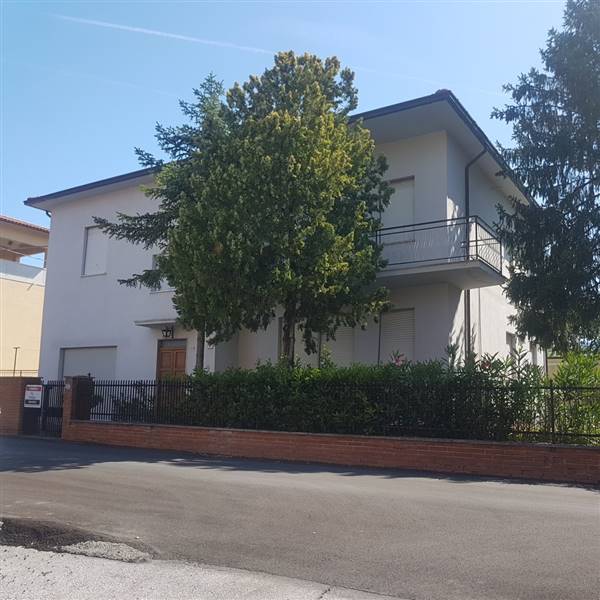 Casa singola abitabile in zona Casette San Domenico a Matelica