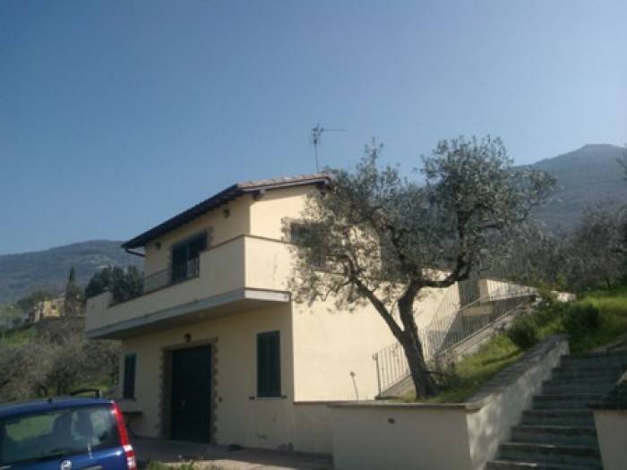 Villa ristrutturata in zona Viole. a Assisi