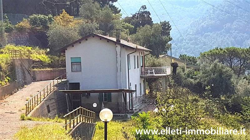 Casa singola da ristrutturare in zona Periferia a Massa