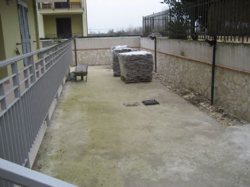 appartamento con ampio terrazzo
