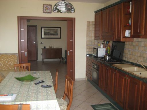 villa a schiera indipendente su tre livelli