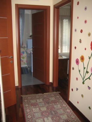 villa a schiera indipendente su tre livelli