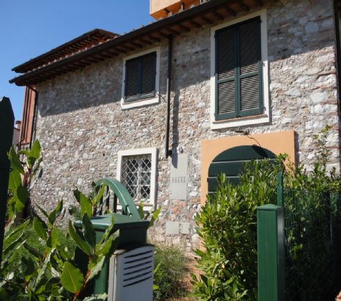 Terratetto ristrutturato in zona San Lorenzo a Vaccoli a Lucca