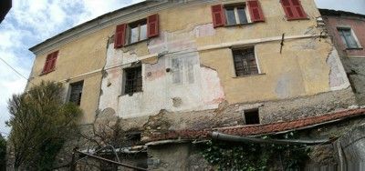 Villa da ristrutturare in zona Frazioni: Ligo a Villanova D'Albenga