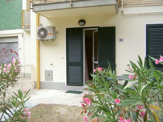 lido di spina appartamento