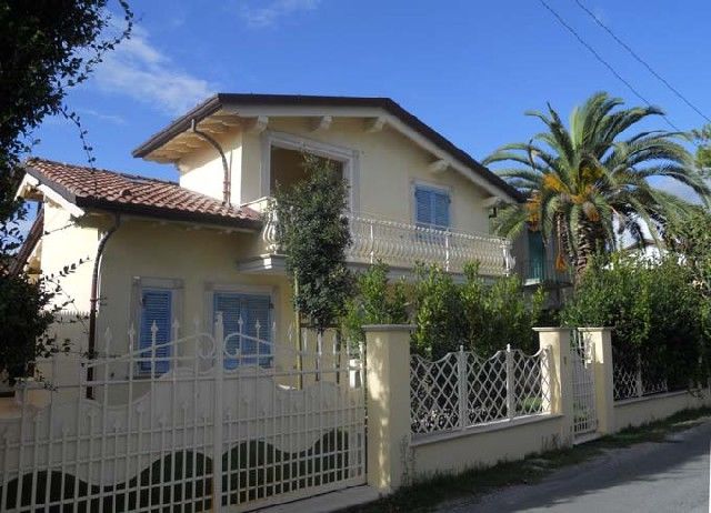 villa con dependance e p.auto