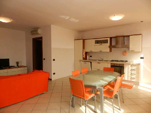 angolo cottura e zona pranzo