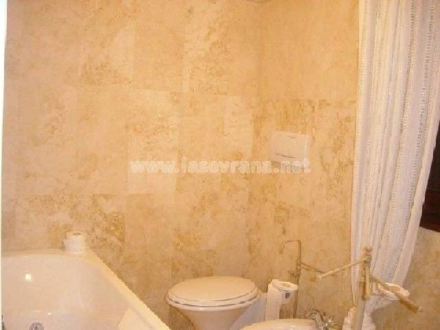 bagno con vasca idromassaggio