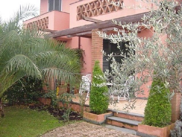 giardino e veranda salotto