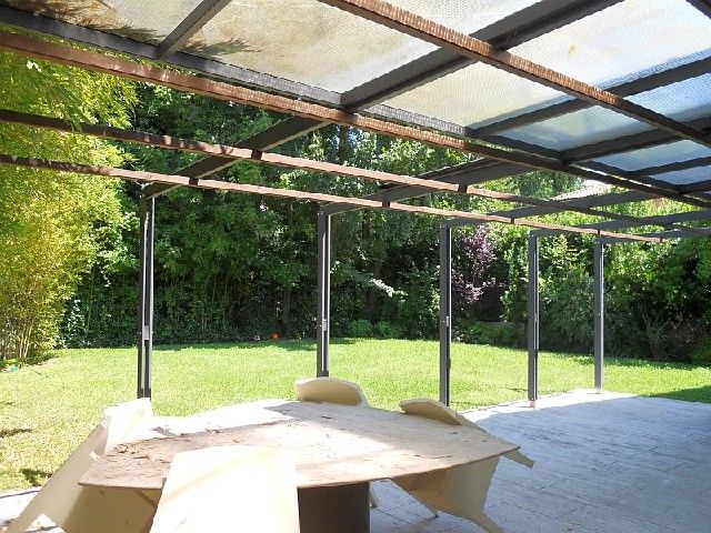 veranda attrezzata e giardino