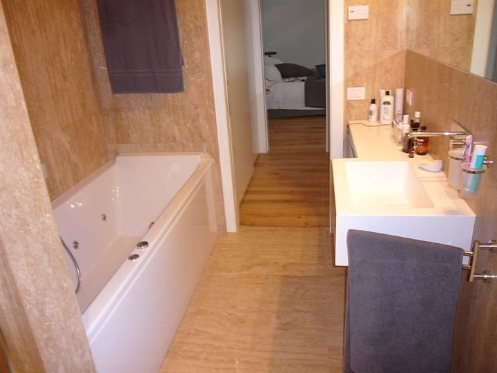 bagno esclusivo con idromassaggio e doccia