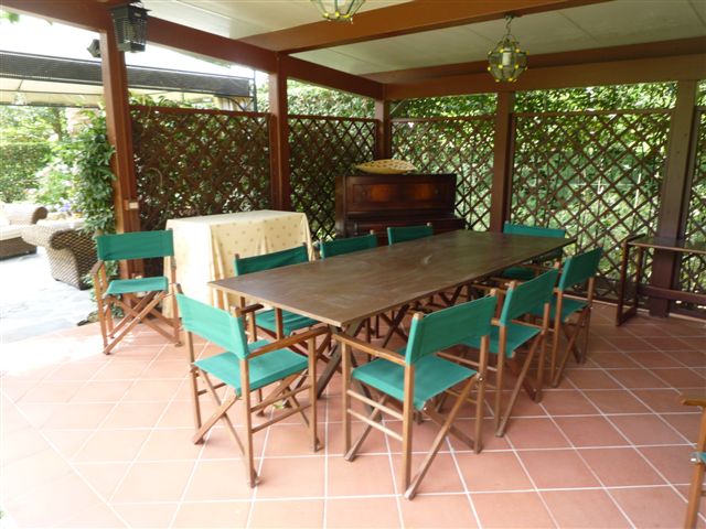 zona pranzo nel giardino