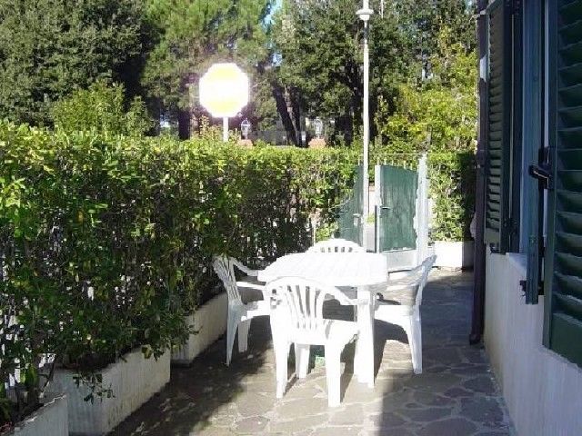 resede esterno attrezzato per pranzare fuori