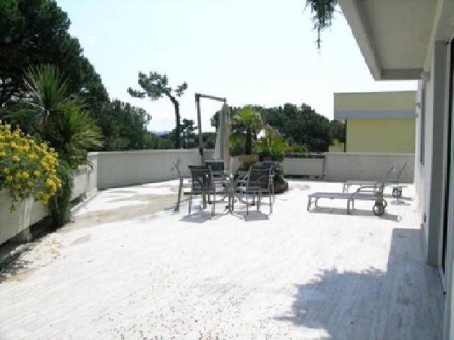 Terrazza solarium con piscina