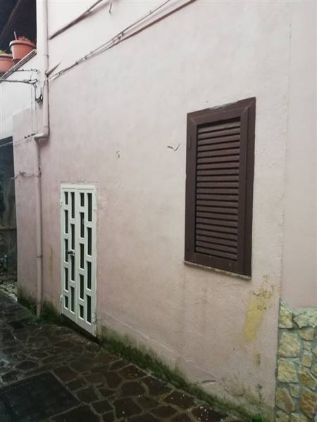 Casa semi indipendente in Via Maiorano in zona Cese a Liberi
