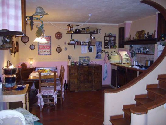 Casa semi indipendente in ottime condizioni in zona Torre del Lago Puccini a Viareggio