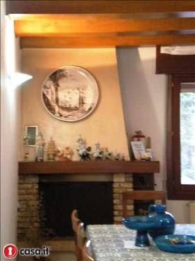 caminetto su sala pranzo