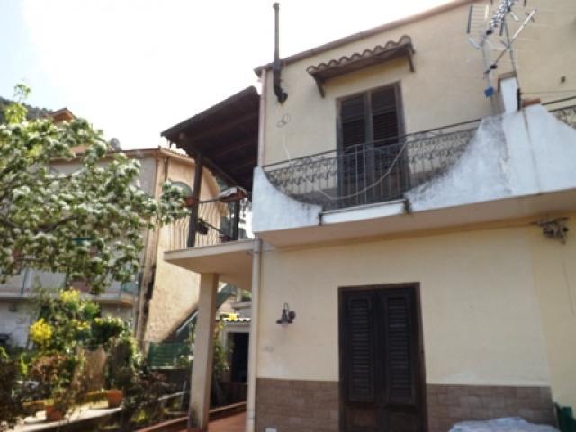 Casa singola in Fondo San Benedetto in zona Boccadifalco a Palermo