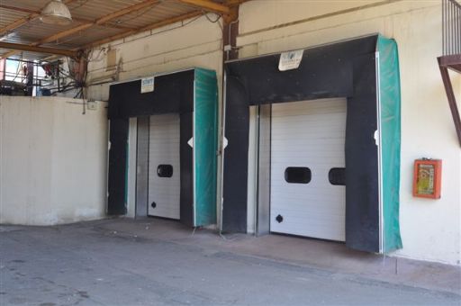 area esterna con tettoie