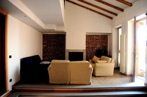 Soggiorno con Camino Quadrilocale