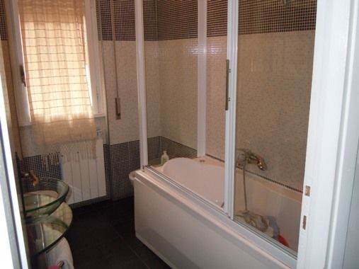 BAGNO CON VASCA IDROMASSAGGIO