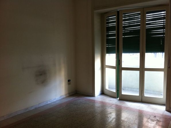 Via S. BARATTA; 3vani di 60 mq con posto auto