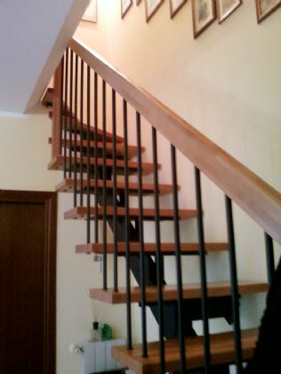 Scala a muro in legno