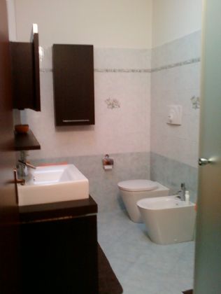 Bagno piano mansardato con doccia