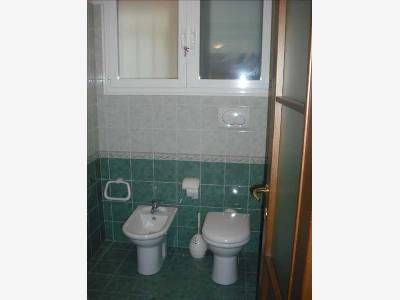 BAGNO CON ANTIBAGNO FINESTRA E DOCCIA