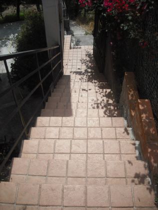 LE SCALE PER ARRIVARE ALLA CASA