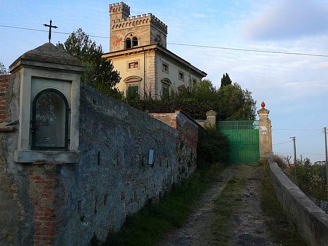 Villa da ristrutturare in zona Crespina a Crespina Lorenzana