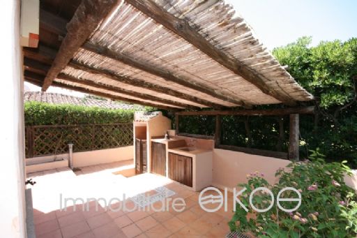 Pergolato attrezzato retro